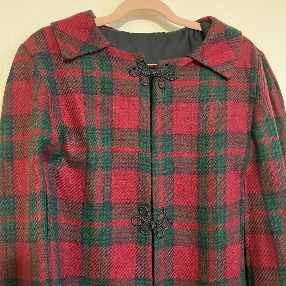 Handmade | Red/Green Plaid Woven Knotted Closure Winter Cape One Size